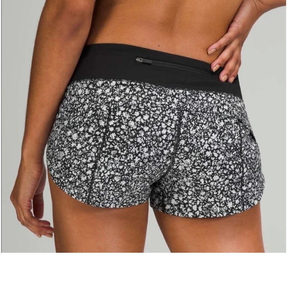 Lululemon black and white floral speed up shorts 2.5”